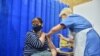 Vaccinul anti-Covid a fost aprobat în SUA. Vaccinarea începe luni