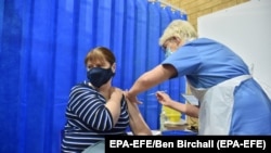Vaccinarea a început deja în Marea Britanie. 
