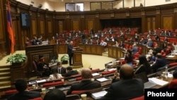Armenia -- Prime Minister Nikol Pashinian speaks in the parliament, Yerevan, April 15, 2020.