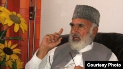 ۸۲ کلن پښتون ملتپاله سیاستوال افضل خان لالا په بیا بيا د طالبانو تر بریدونو لاندې راغلی