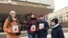 2017 елның 26 октябрендә Татарстан Дәүләт шурасы депутатларын сессия алдыннан Әлифба белән каршы алган яшьләр