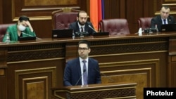 Արդարադատության նախարար Ռուստամ Բադասյանը Ազգային ժողովում, 30-ը մարտի, 2020թ.