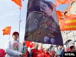 Ресейдегі 1 мамыр шеруі. Мәскеу, 1 мамыр 2010 жыл. (Көрнекі сурет)