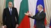 През 2019 г. Румен Радев се срещна в Москва с Владимир Путин. Няколко години по-късно двете страни на практика не поддържат връзки, но отношението към Русия се превърна в основна разделителна линия в българската политика.