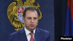 Պաշտպանության նախկին նախարար Վիգեն Սարգսյան, արխիվ