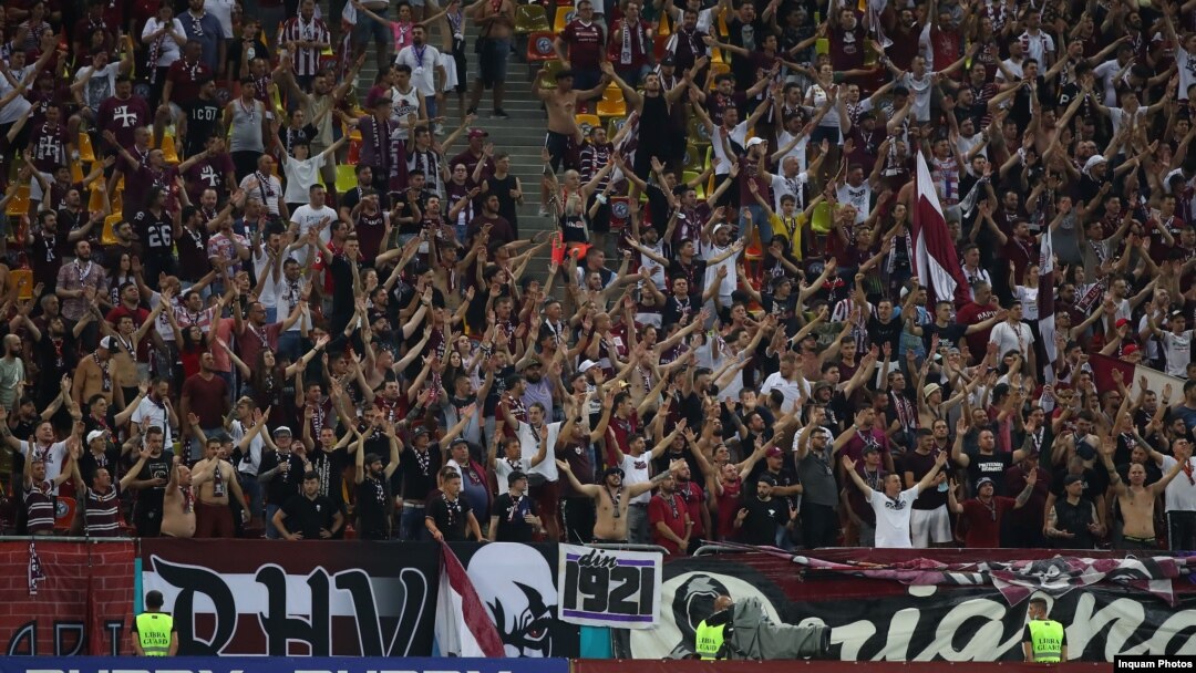 Pe stadion, ca și pe plajă sau în alte locuri publice din România, pandemia a fost dată uitării. 