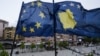 Zastave EU i Kosova u Prištini