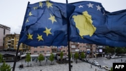 Zastave EU i Kosova u Prištini