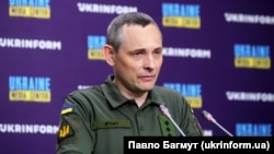 «Нам потрібно навчити всіх. Але визначено командувачем Повітряних Сил пілотів, які вже мають певний рівень англійської мови, бойовий досвід, і це молоді пілоти. Вони готові вже хоч завтра воювати», – Юрій Ігнат