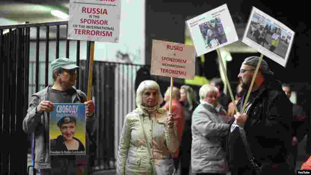 Прага, Чехія – мітинг біля концертної зали на знак протесту проти виступу Ансамблю пісні і танцю російської армії імені Александрова, 15 жовтня 2015 року