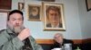 Kafana "Luda kuća" u Novom Beogradu u kojoj i danas stoje Karadžićeve slike i gusle na kojima je svirao tokom bekstva, mart 2016.