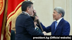 Сооронбой Ҷеенбеков ва Алмосбек Отамбоев