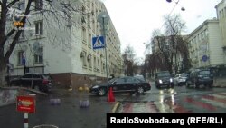 Кортеж Тимошенко заїжджає до двору МВС 16 березня