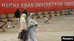 د باچا خان پوهنتون ویاند ډاکټر عبدالحکيم خان د مارچ پر ۲۰مه مشال راډیو ته وویل چې داسې رپورټونه ناسم او بې اساسه دي. 