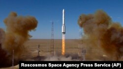 Старт ракеты "Протон М" с космодрома Байконур