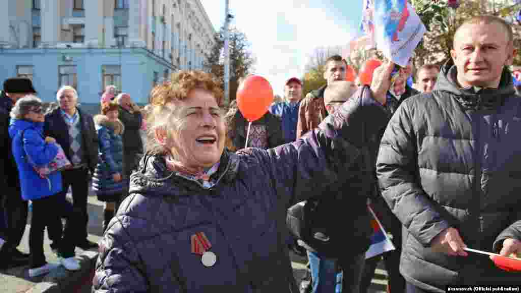 «День народного единства» России отмечали в Симферополе, 4 ноября «День народного единства» празднуется в России с 2005 года. Инициатива введения данного праздника принадлежала Межрелигиозному совету России. 