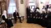 УПЦ (МП) залишається невідокремленою від російської держави – Крапивенко (огляд преси)