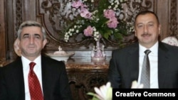 Czech Republic -- Presidents of Armenia and Azerbaijan Serzh Sarkisian (L) and Ilham Aliyev meet in Prague, 07May2009