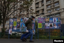 Mulți români încă nu știu cu ce candidat să voteze. Sondajele de până acum au arătat un clasament destul de diferit.