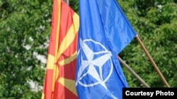 Zastave Makedonije i NATO