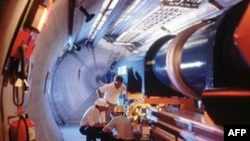 ubrzivač hadronskih čestica (LHC)
