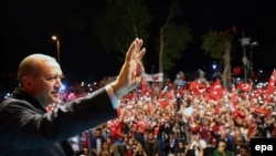 Pozdrav pristalicama: Predsednik Turske Redžep Tajip Erdogan 