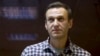 Одна зі справ, за словами політика, стосується звинувачень в образі судді Віри Акімової. Як саме Навальний образив суддю, слідчі йому не пояснили