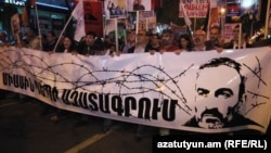 «Հիմնադիր խորհրդարան»-ի կալանավորված անդամներին ազատ արձակելու պահանջով ցույց Երևանում, 17-ը ապրիլի, 2015թ․