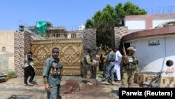 افغان پولیس سربازان د ظاهر قدیر پر کور د برید ځای ته ورغلي. ۳۰م اګست