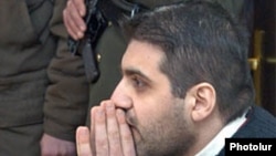 Armenia -- Arman Babajanian, editor of the pro-opposition newspaper "Zhamanak," on trial in 2006.