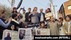 منظور پښتين د نومبر پر ۱۴مه په پېښور کې مظاهرې ته وينا کوي