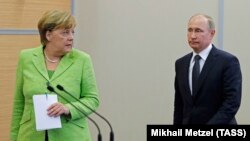 Ангела Меркель и Владимир Путин после переговоров в Сочи, 2 мая 2017 года