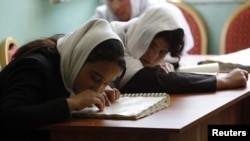 افغانستان کې نابینا نجونې په زده کړو بوختې دي - انځور له ارشیفه 