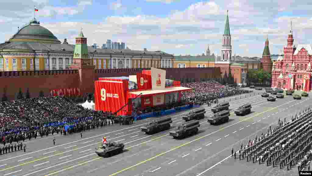 Общий вид на Красную площадь во время военного парада в День Победы, Москва, Россия, 9 мая 2025 года. Иван Секретарёв/Михаил Корытов/РИА Новости