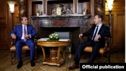 Russia - Prime Minister Dmitry Medvedev (R) meets with his Armenian counterpart Hovik Abrahamian, Moscow, 9Jul2015.