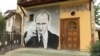 Uloga Rusije na Kosovu najbolje je uočljiva na severu zemlje (Foto: Putinov lik na fasadi kuće u Severnoj Mitrovici)