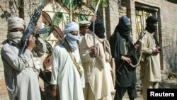  په قبايلي ضلعو کې پرله پسي امنيتي پېښو او بيا دغه شان بنديزونو پوهان اندېښمن کړي دي. انځور له ارشيفه