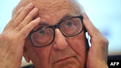  Theodor Meron