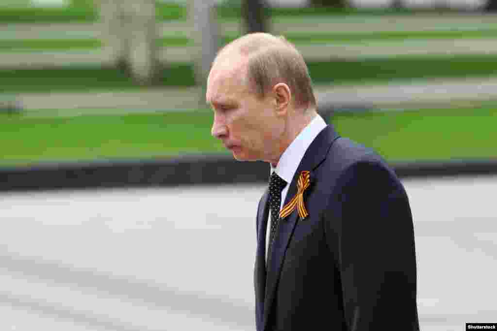 У Могилы Неизвестного Солдата в Москве. Май 2011 года 