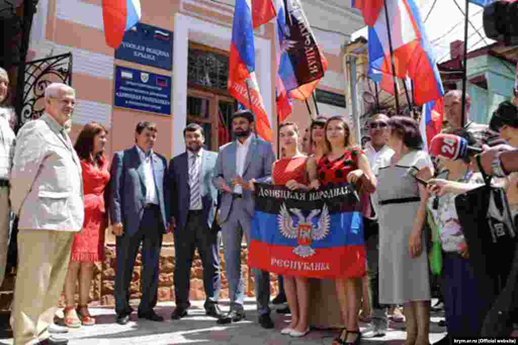 В Симферополе открыли представительство общественного движения «Донецкая республика» с участием Дениса Пушилина – представителя группировки «ДНР», признанной в Украине террористической. 8 июля