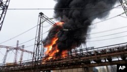 Russiýa Ukrainanyň energiýa ulgamyna garşy hüjümlerini sowuk aralaşyp başlan döwri hasam ýygjamlaşdyrýar.