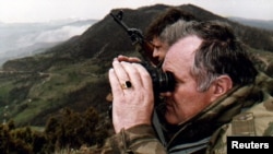 Ratko Mladić na položajima iznad Goražda, 1994.