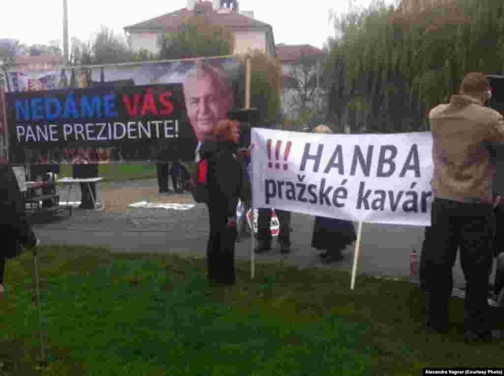 "Позор Пражскому кафе!"