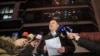 Претседателот на ВМРО-ДПМНЕ Никола Груевски го чита прогласот на партијата на протестот пред ДИК 