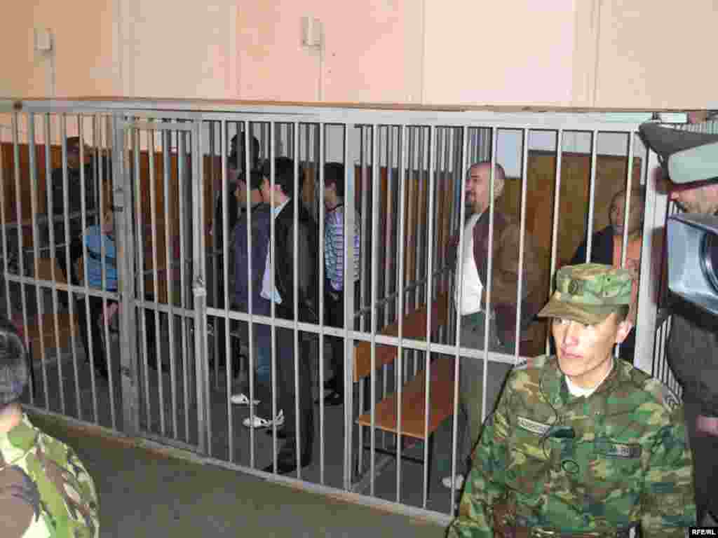 Сот тағы екі адамға 14 және 15 жыл түрме жазасын, 20 адамға 1-3 жыл аралығында шартты жаза беріп, 1 адамды ақтады. Көп жыл түрмеде отырып, аурудан әбден әлсіреген Арон Атабекті билік 2021 жылы күзде өзін толық ақтау туралы талабын орындамастан қамаудан шығарды. Диссидент ақын денсаулығының нашарлауына түрмедегі қатаң жағдай мен азаптау себеп болғанын айтқан. Арон Атабек 2021 жылғы 24 қарашада 68 жасында Алматыда қайтыс болды.