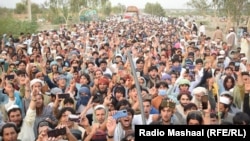 د جانيخيلو مظاهرچيانو دا وخت په بکا خېلو کې د بنو ـ میرامشاه پر لویه لاره پرلت وهلی دی.