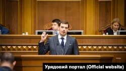 Гончарук: сьогодні маємо перші результати: вже закрито 46 нелегальних АЗС та вилучено 1,3 тисячі тонни паливно-мастильних матеріалів на суму 33,4 млн грн