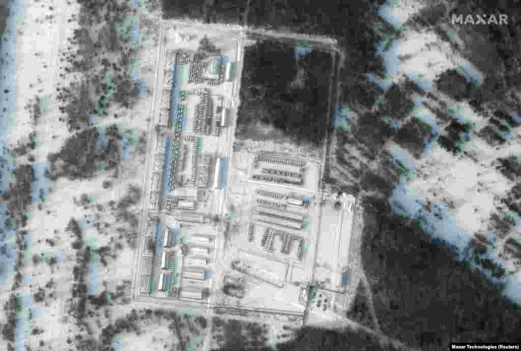 Спутниковая съемка военного оборудования и вооружений в Климово, Брянская область, 19 января 2022 года. Satellite image ©2022 Maxar Technologies