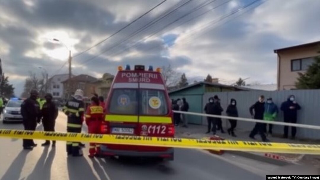 O autospecială de poliție a lovit două minore care erau angajate în traversarea străzii în momentul impactului.