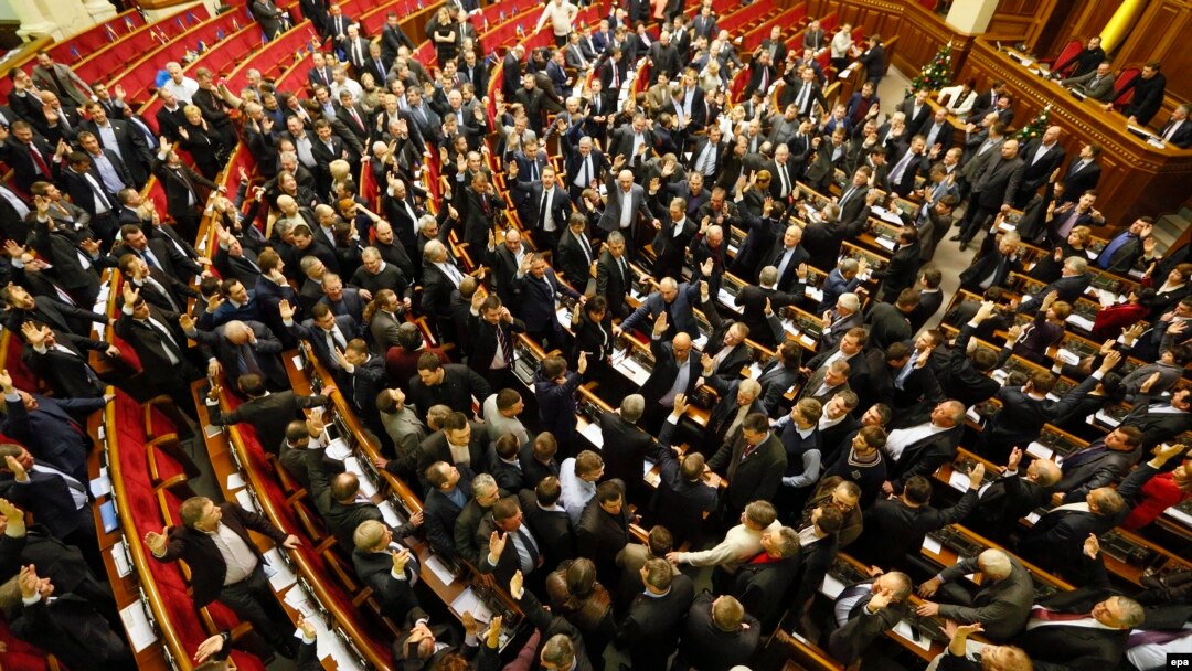 Під час голосування руками у Верховній Раді, 16 січня 2014 року